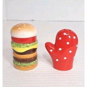 VTG 1980’s Double Stack Ceramic Cheeseburger Oven Mitt 3" Salt & Pepper Set